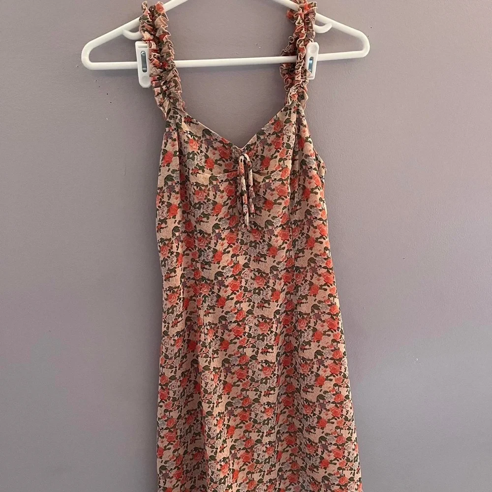 Nasty Gal Floral Smocked Dress size 8 - Picture 3 of 4